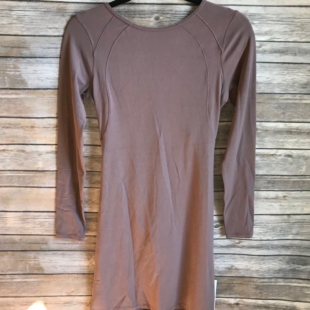 ➕ NWT lululemon contour dress Nulu antique bark - Picture 6 of 8